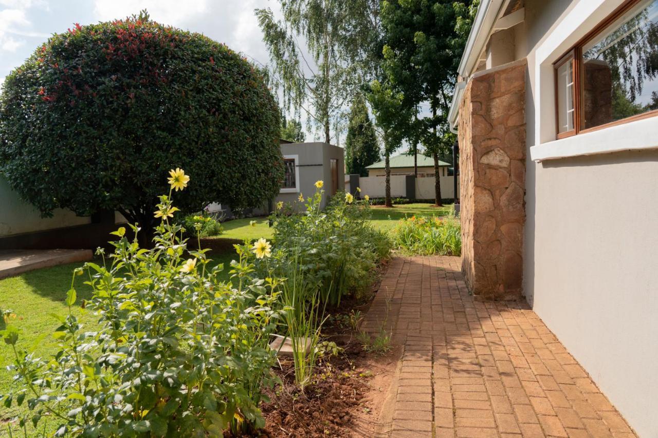 Rueby'S Guesthouse Dullstroom Dış mekan fotoğraf