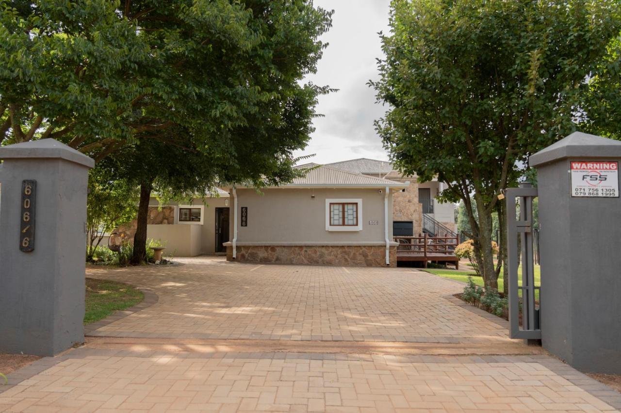 Rueby'S Guesthouse Dullstroom Dış mekan fotoğraf
