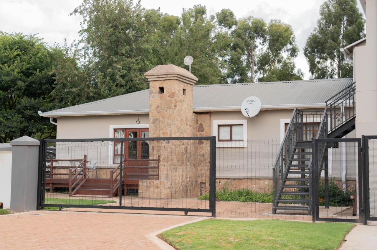 Rueby'S Guesthouse Dullstroom Dış mekan fotoğraf
